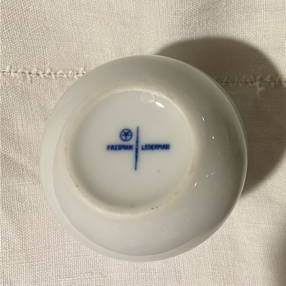 Vintage white porcelain container, vase or sugar bowl by Freeman Lederman - Picture 6 of 6